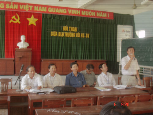 Trường Đại học Phạm Văn Đồng tổ chức đối thoại dân chủ giữa học sinh, sinh viên với lãnh đạo trường.