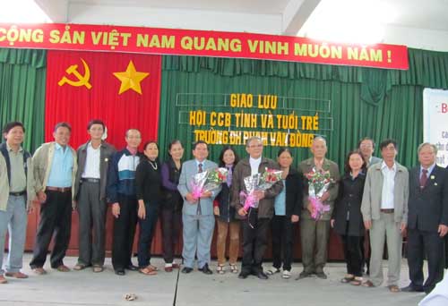 Trường Đại học Phạm Văn Đồng tổ chức các hoạt động kỷ niệm Ngày thành lập Quân đội nhân dân Việt Nam và Ngày hội Quốc phòng toàn dân.