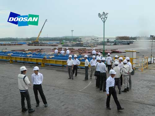 Trường ĐH Phạm Văn Đồng tham quan Công ty DOOSAN VINA