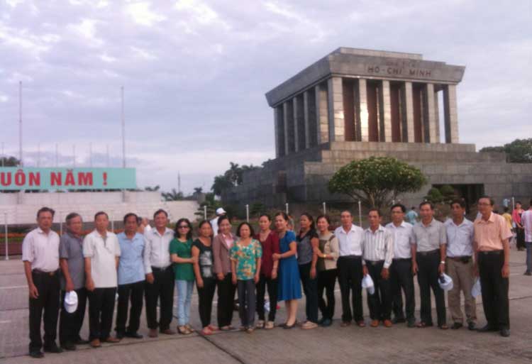 Hội cựu chiến binh Trường ĐH Phạm Văn Đồng tổ chức chuyến tham quan `Về nguồn 2013`