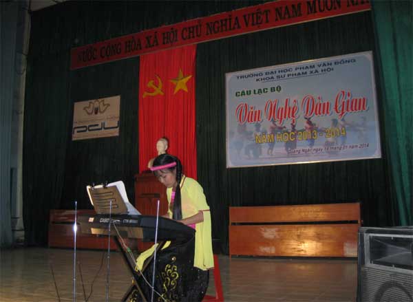 Khoa Sư phạm Xã hội tổ chức Câu lạc bộ Văn nghệ dân gian  năm học 2013-2014