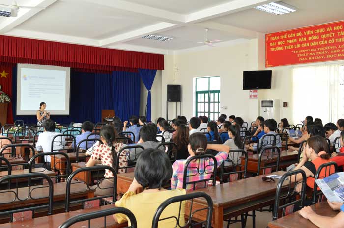 Buổi giới thiệu Chương trình trao đổi học giả Fulbright 2015 tại trường Đại học Phạm Văn Đồng 