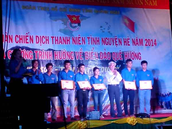 Đòan trường Đại học Phạm Văn Đồng tham gia chiến dịch tình nguyện hè năm 2014