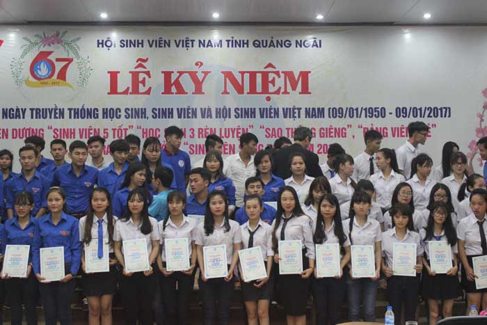 Hội Sinh viên Trường Đại học Phạm Văn Đồng tham gia và đạt thành tích cao nhất tại chuỗi các hoạt động kỉ niệm 67 năm ngày truyền thống HSSV tỉnh Quảng Ngãi (09/01/1950-09/01/2017)