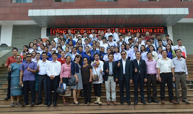 Trường Đại học Phạm Văn Đồng tiếp nhận 114 sinh viên Lào năm học 2018 - 2019