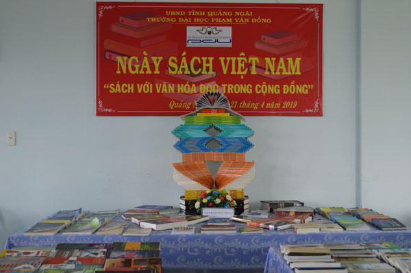 Trường Đại học Phạm Văn Đồng tổ chức Ngày sách Việt Nam 2019