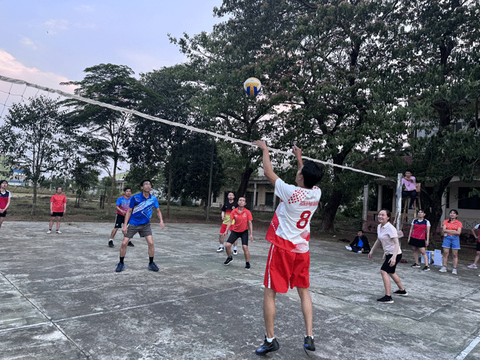 Công đoàn Trường Đại học Phạm Văn Đồng tổ chức thành công giải thể thao chào mừng 49 năm Ngày giải phóng miền Nam, thống nhất đất nước 30/4; 138 năm Ngày Quốc tế Lao động 01/5
