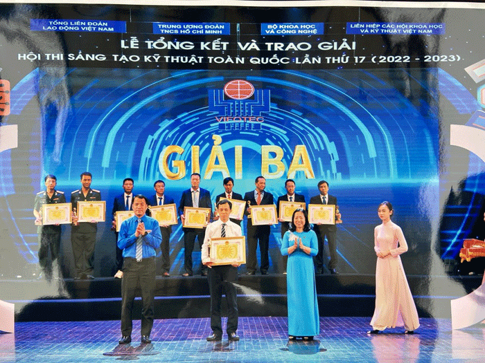 Giải pháp Bộ thực hành phục vụ đào tạo IoT cho sinh viên ngành Kỹ thuật Cơ điện tử của Giảng viên Trường Đại học Phạm Văn Đồng đạt được giải Ba tại  Hội thi Sáng tạo kỹ thuật toàn quốc 
